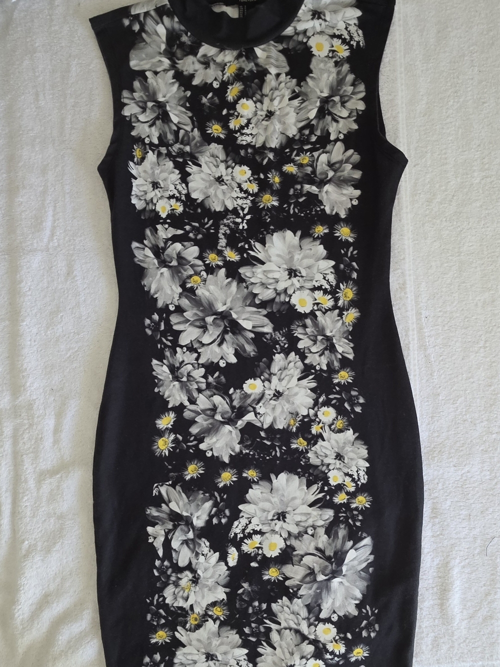 Forever 21 Floral Mock Neck Bodycon Mini Dress